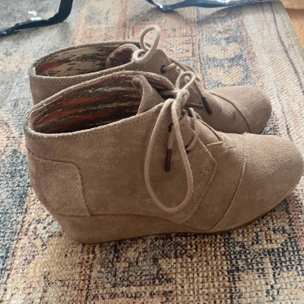 Tom’s barely worn!
